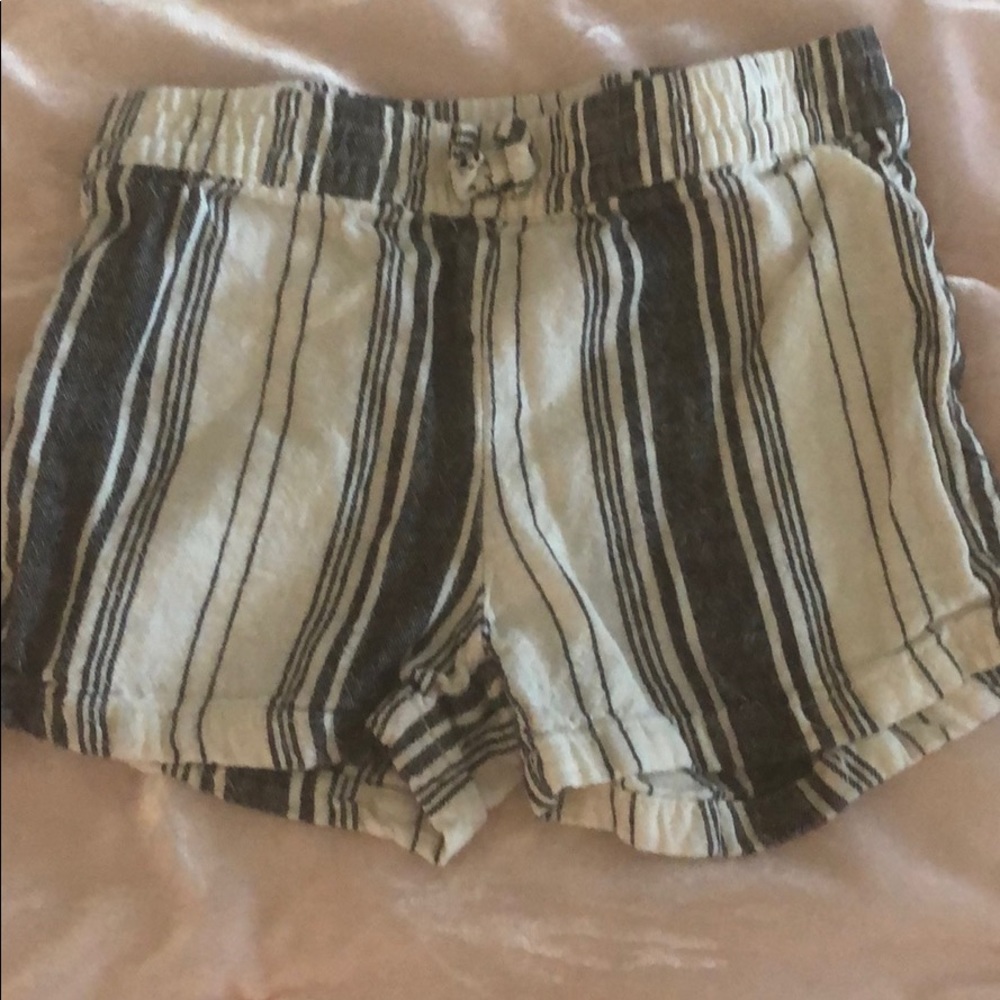 Carter’s two piece set. Blouse and shorts. Size 3T